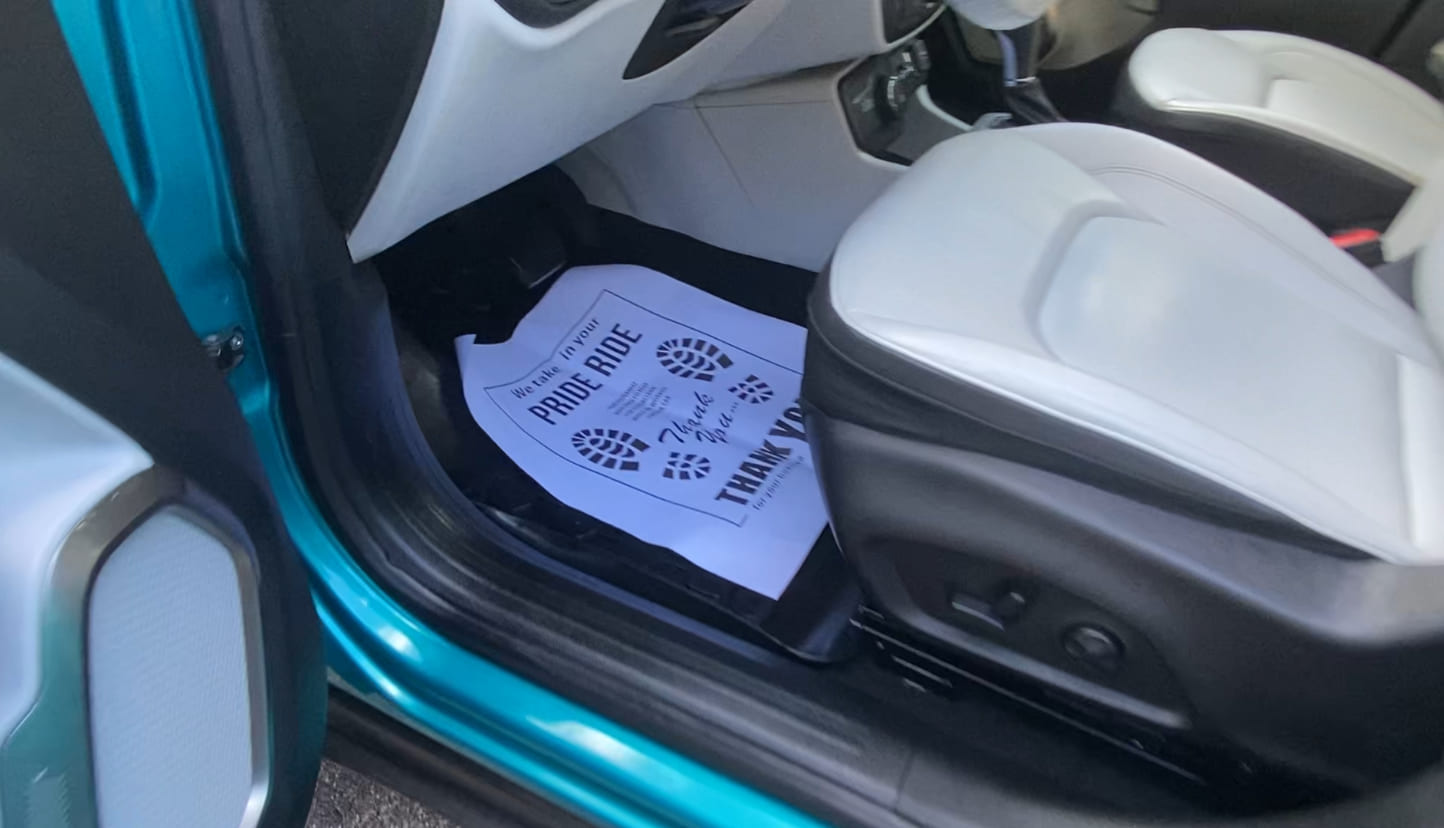 Detailed vehicle photo 2